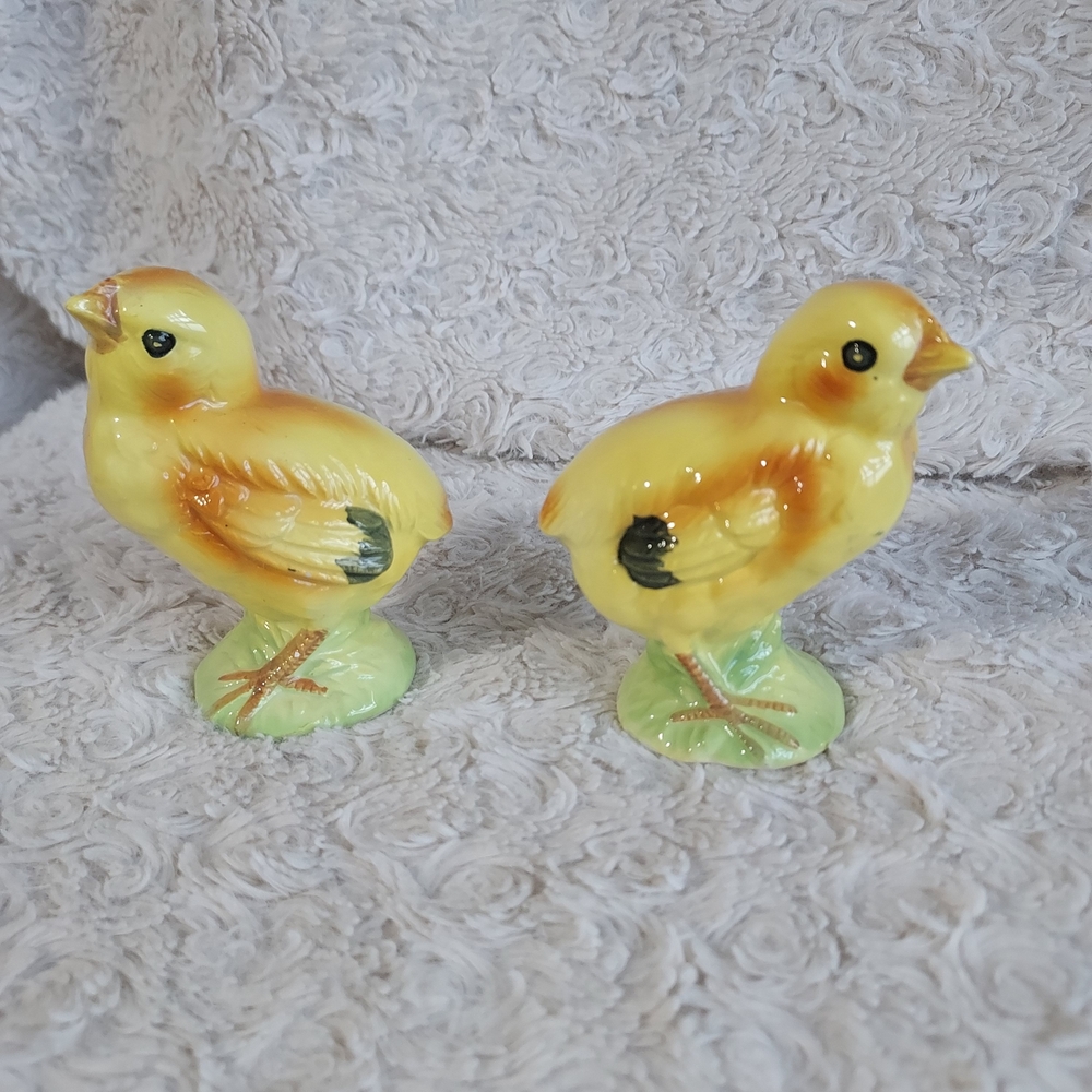 Midcentury Ceramics MCM Charming Easter Chicks Bird Salt & Pepper Shakers Kitsch - Picture 2 of 7